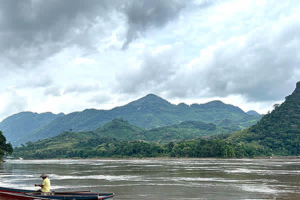Anouvong - Laotian Serendipity: Vientiane - Huay Xai  (Upstream) - Day 3