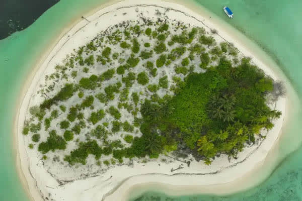 Aqua Lares - The Coralline Seychelles & Zanzibar, Tanzania: Mahe - Zanzibar: Mahe - Zanzibar - Day 3