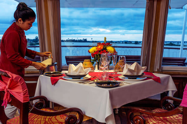 Jahan's Serenity Cruise Downstream Day Four - Preparing Dinner