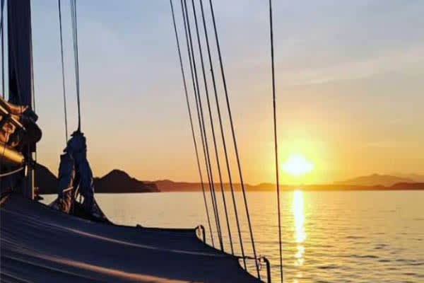 Mutiara Laut - Whalesharks, Waterfalls, & Dragons: Komodo to Bali - Day 8